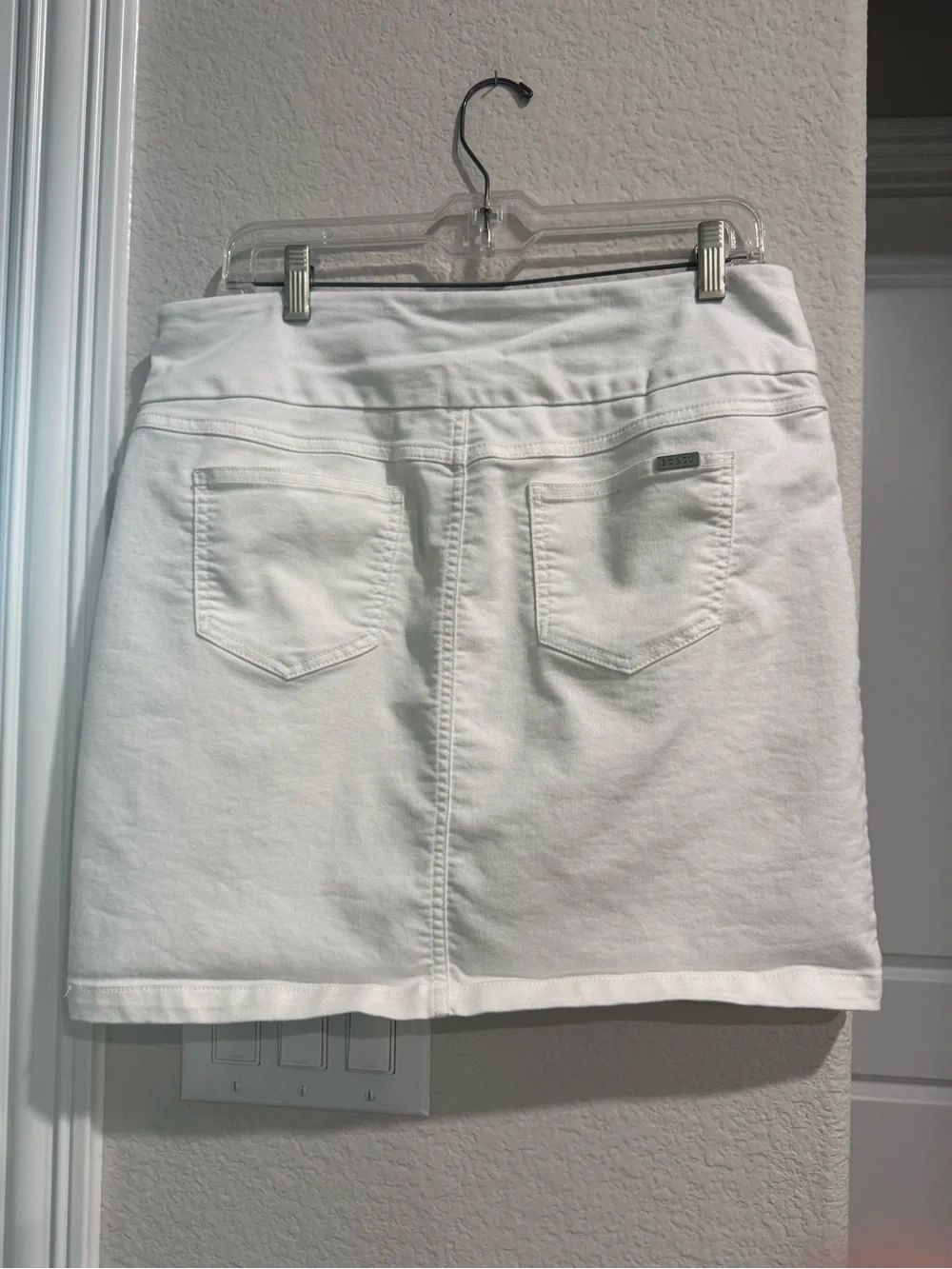 White Mini Skirt - Classic Pull-On Style - size L - Picture 6 of 11
